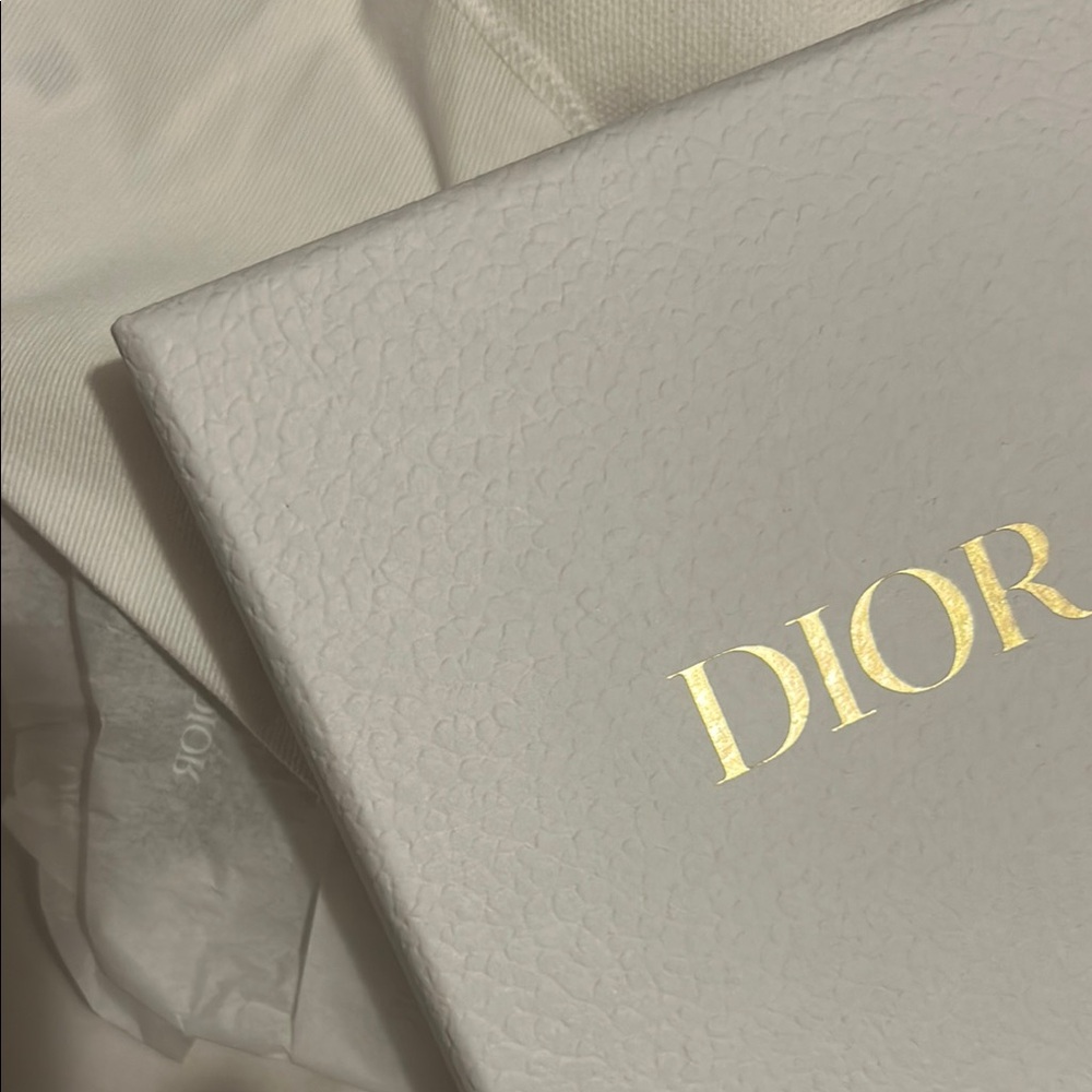 Dior White and Gold Accessory Box - Picture 2 of 6